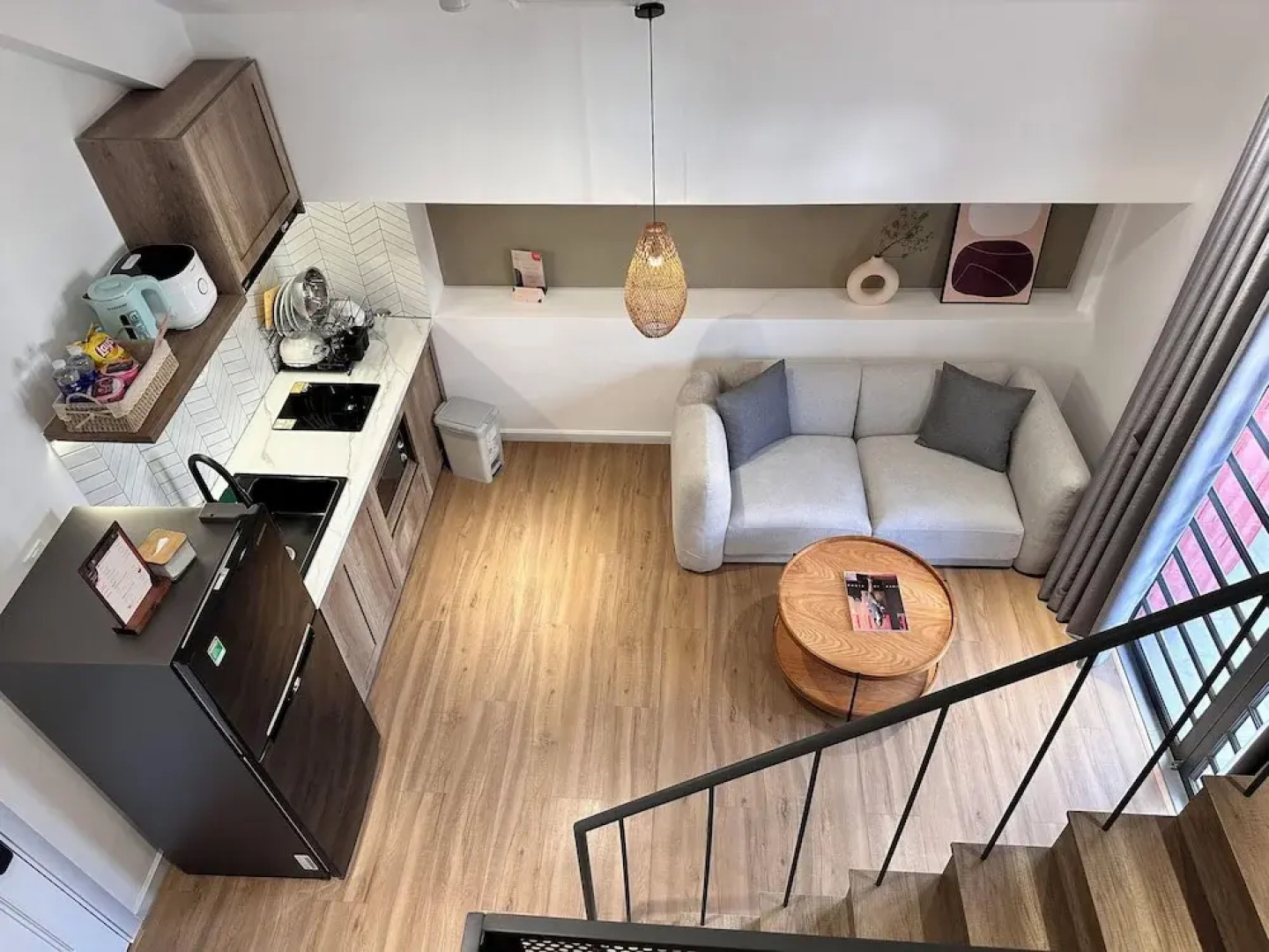 Kin Wander Tan Phong, The Moonage