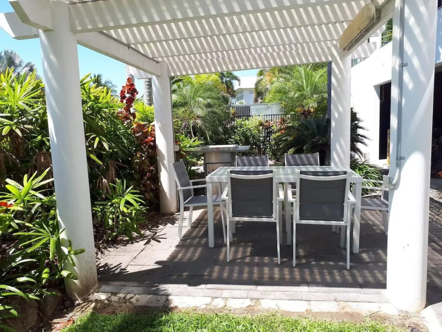 Hinchinbrook Harbour Holiday Apartments