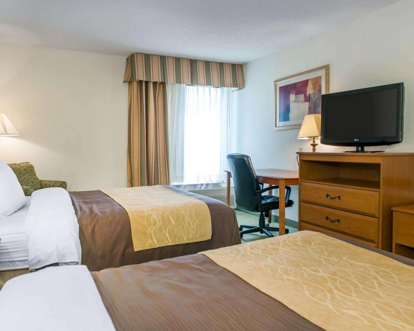 Quality Inn & Suites Near Amish Country