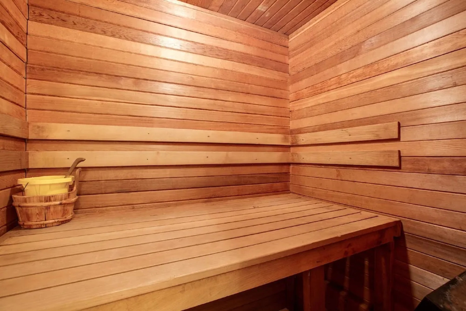 19MBR - Hot Tub - Sauna - BBQ - Pets Ok - WiFi - Sleeps 10