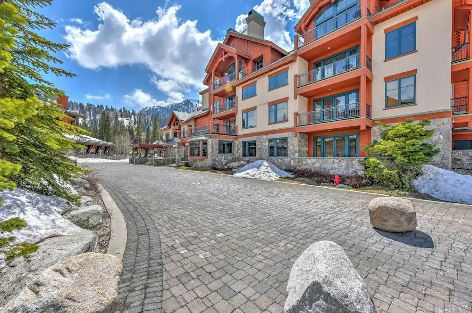 Ski-in/ Out Solitude Ski Village Condo w/ Hot Tub