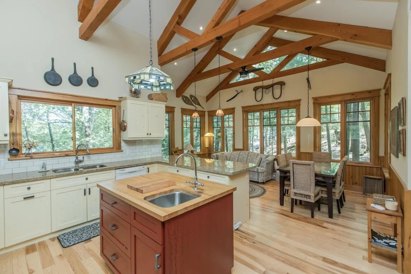 Sunset Dreams A Lovely 4 bed 3 bath family cottage on Lake Rosseau