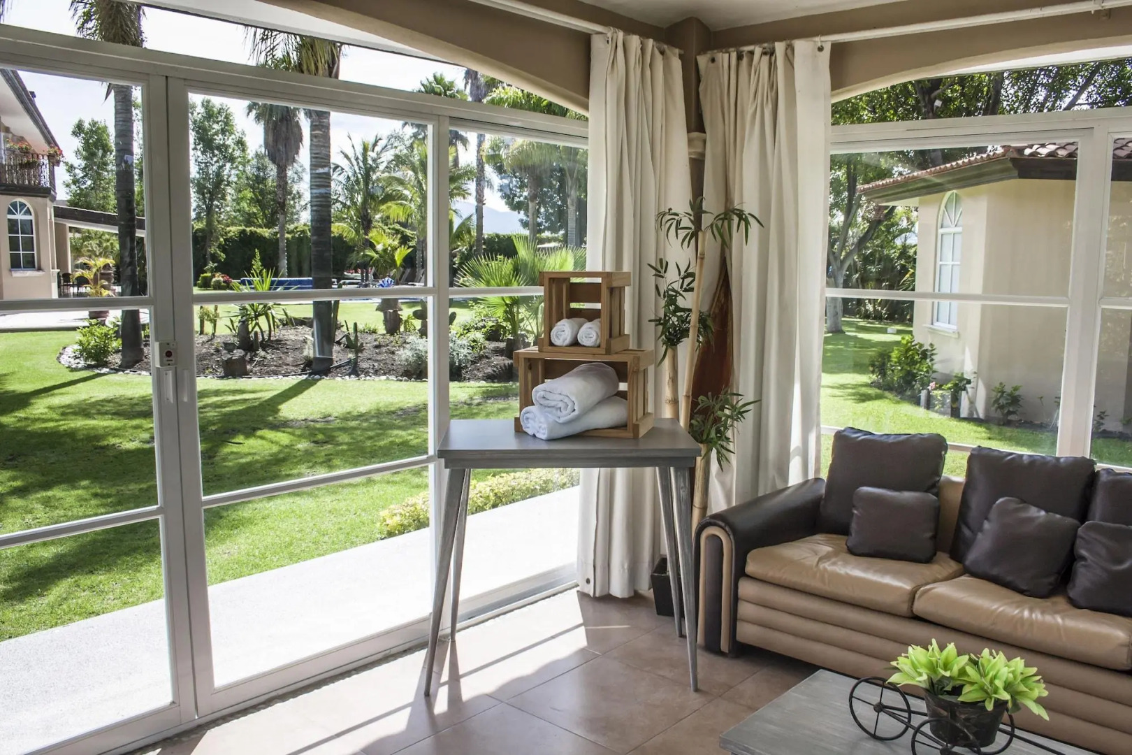 La Esmeralda en el Encanto Hotel Petit