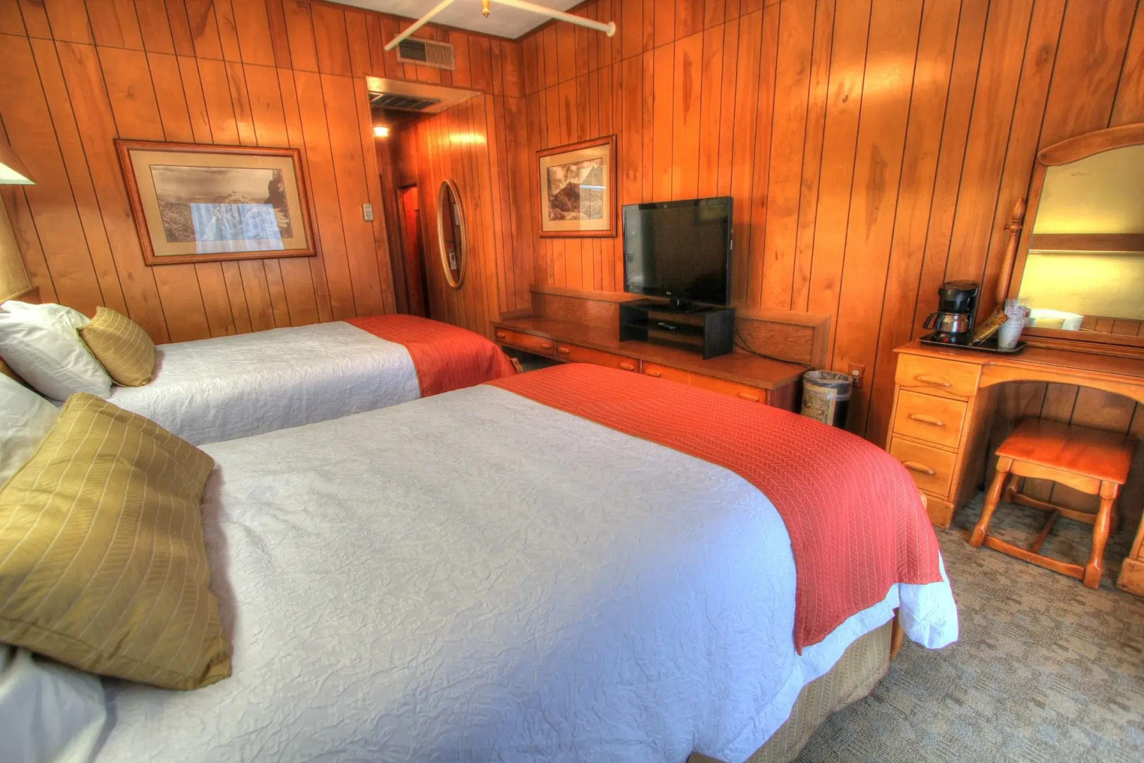 The Historic Gatlinburg Inn