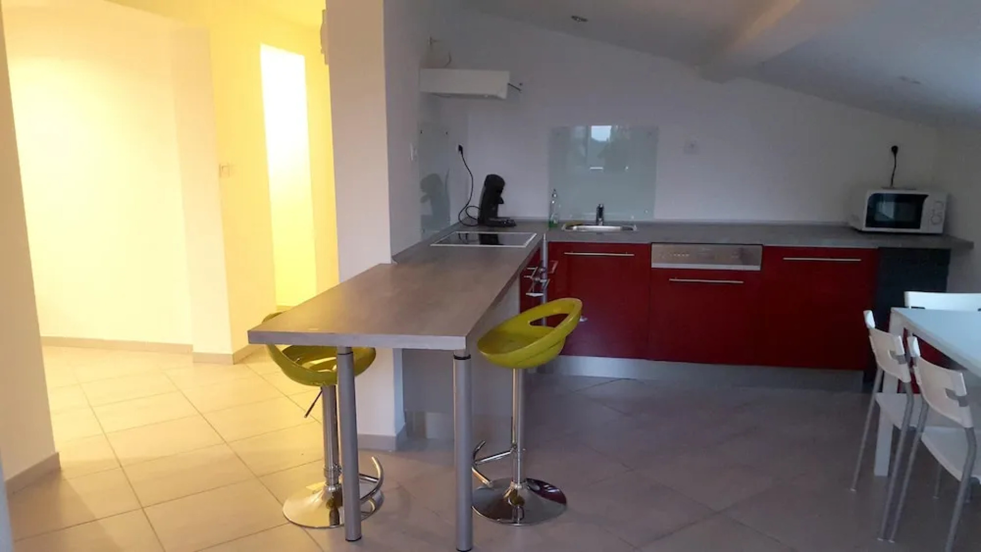 Apartment With 2 Bedrooms in Saint-mitre-les-remparts, With Wonderful sea View, Furnished Terrace and Wifi - 10 km From the Beach