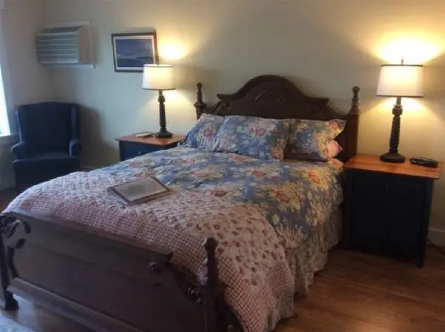 The Water's Edge Inn & Gallery