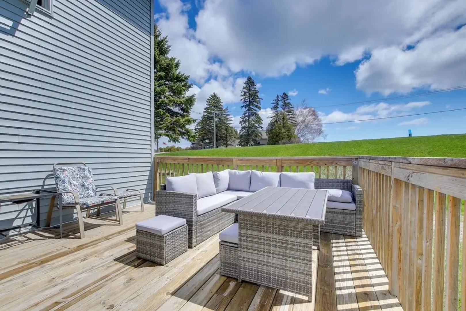 Algoma Retreat: Near Beach, Game Room, Yard