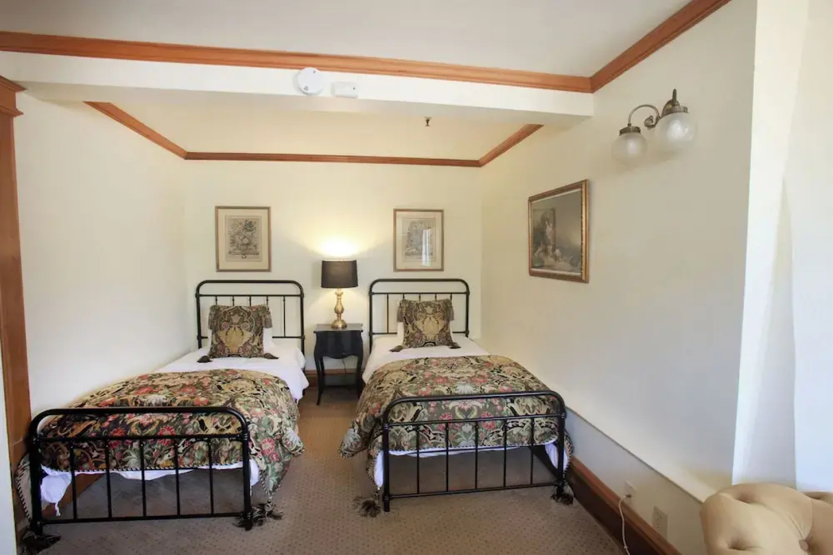The Charles Pacific Grove - Artfully Designed Inclusive Inn