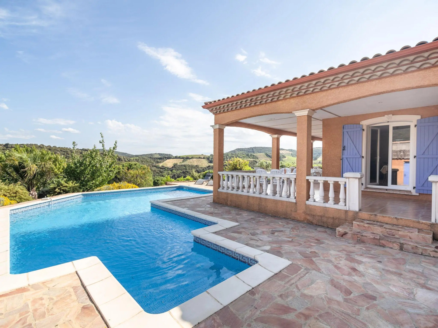 Cozy Villa in Roquebrun with Swimming Pool