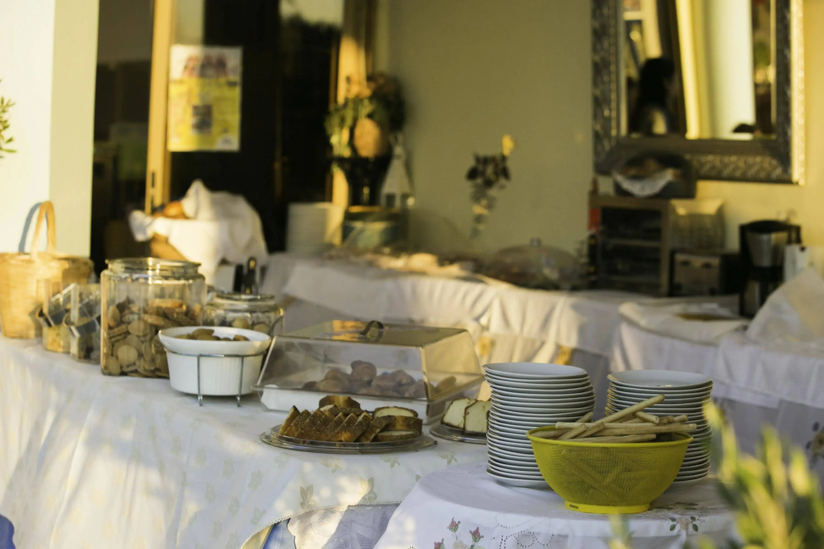 Hillside Studios & Apartments