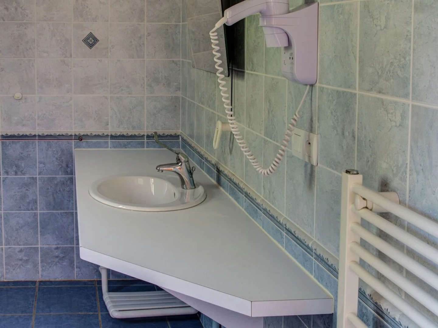 Attached House With Garden for 2 People and a Baby in a Small-scale Park