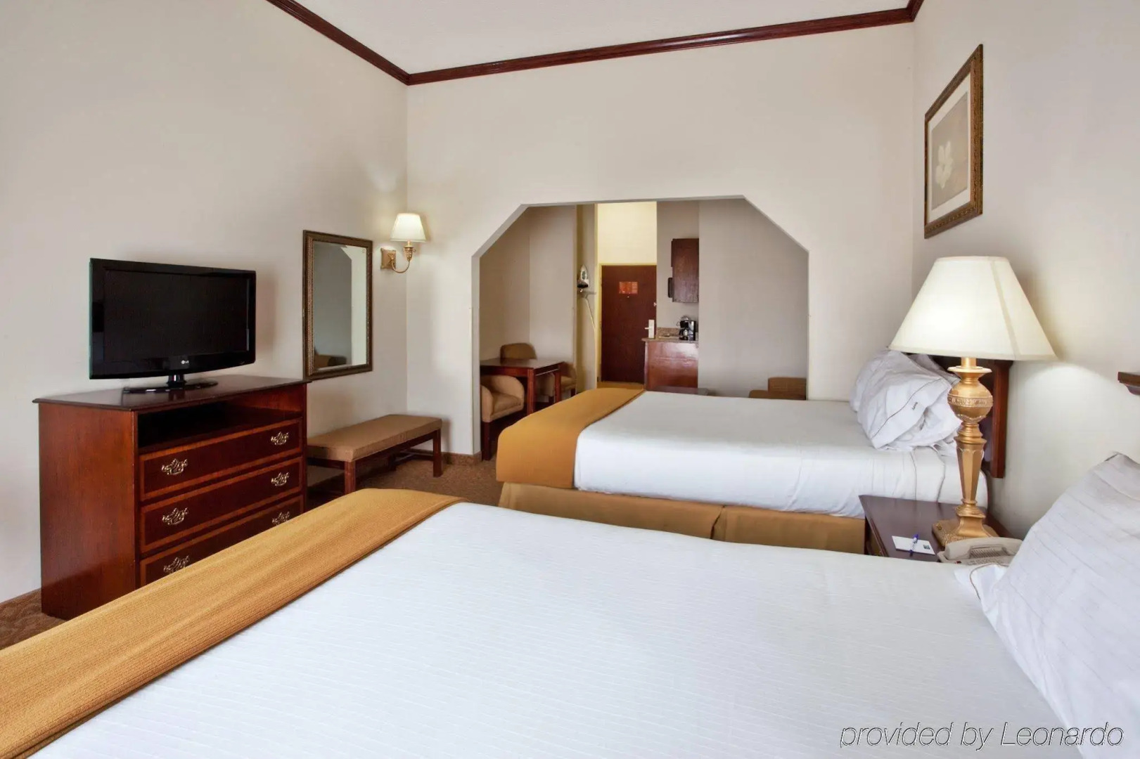 Holiday Inn Express Hotel & Suites Commerce-Tanger Outlets