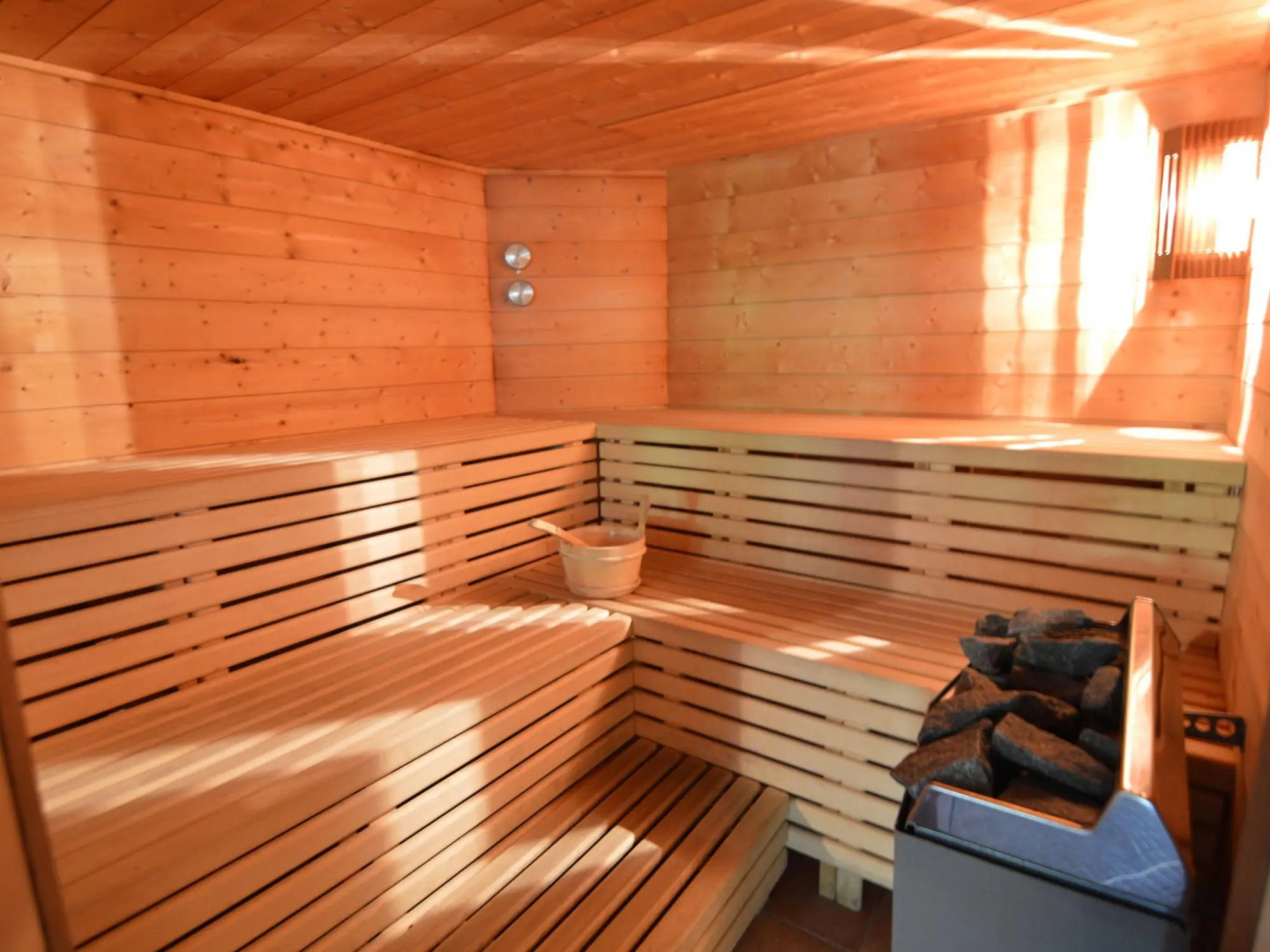 Scenic Villa Near Lake View