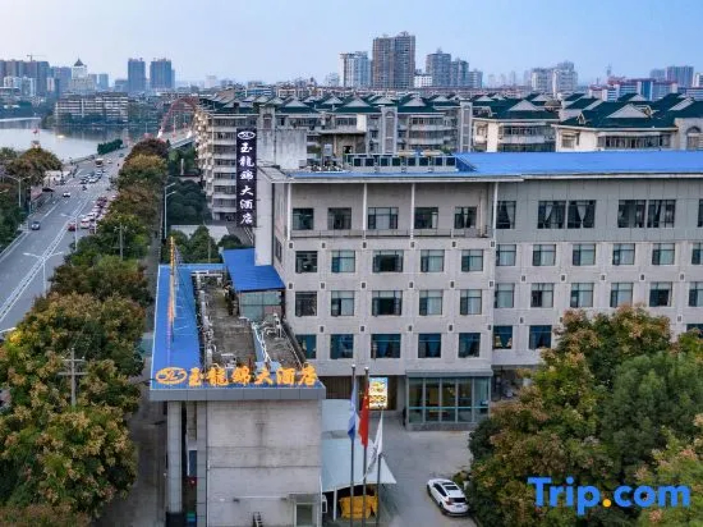 Huanggang New Beacon Waiden Hotel