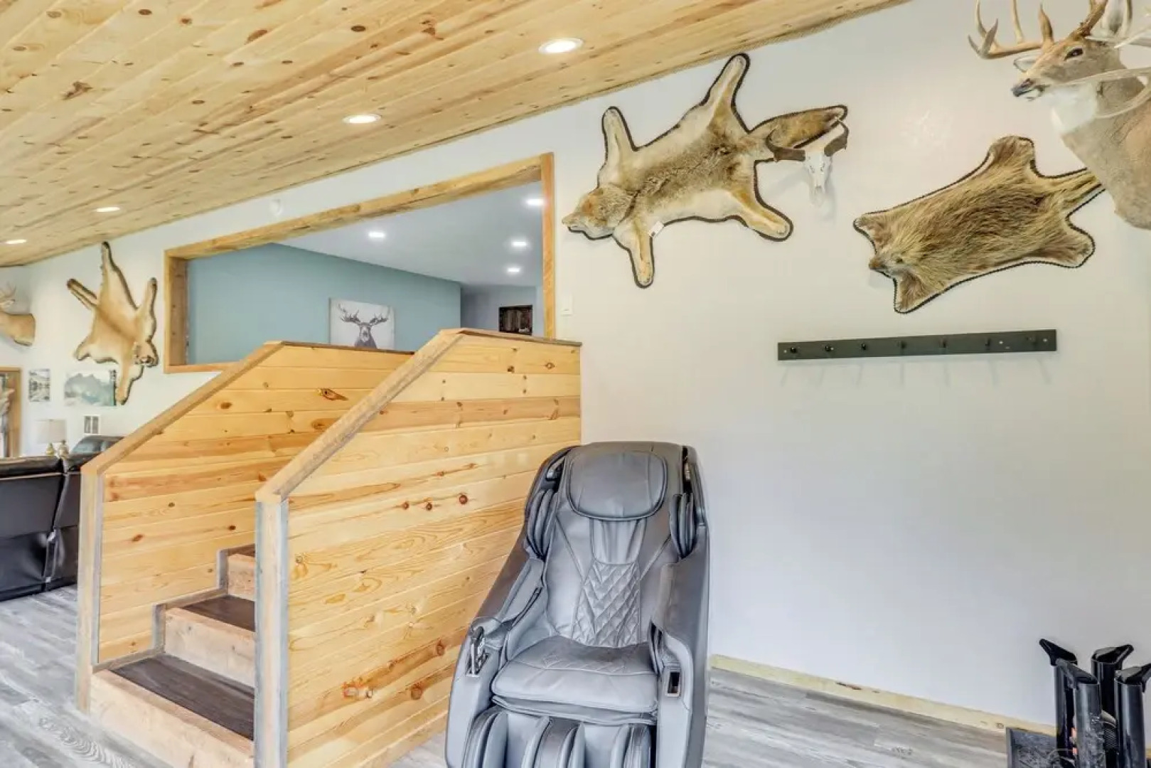 Bigfork Cottage w/ Hot Tub ~ 6 Mi to Flathead Lake