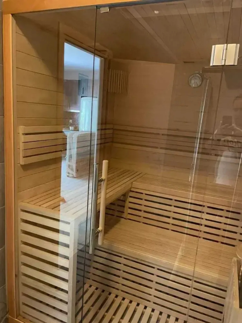 Luxurious 6 Bedroom Villa In a Great Location