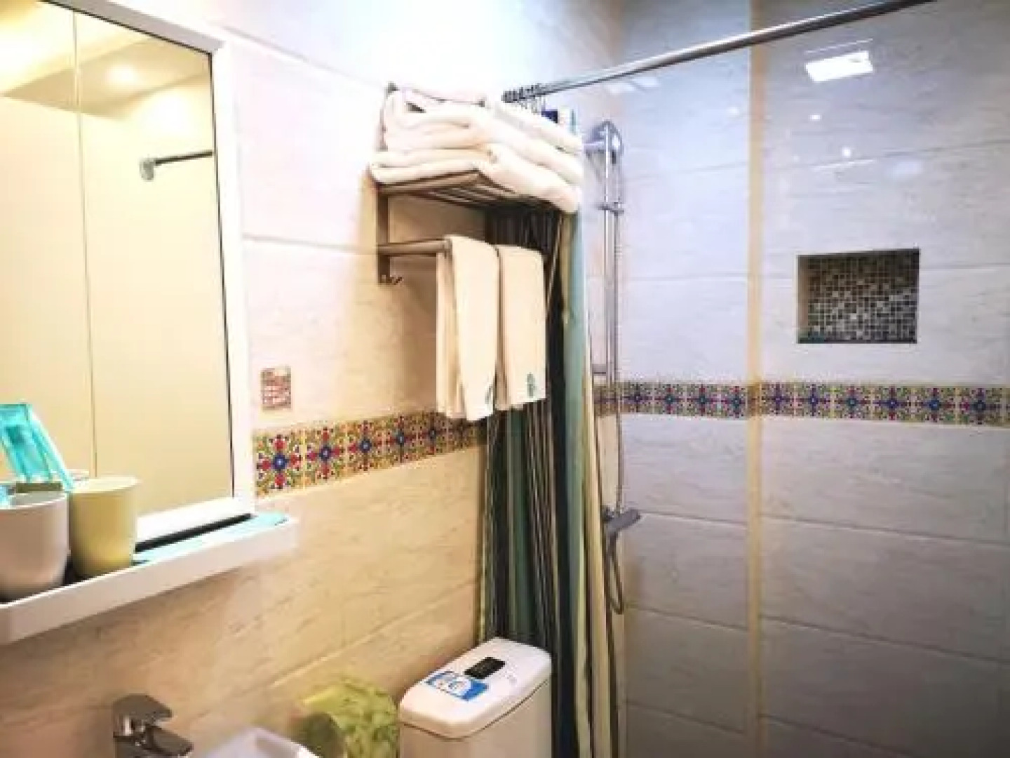 Emerald Adventures Guesthouse