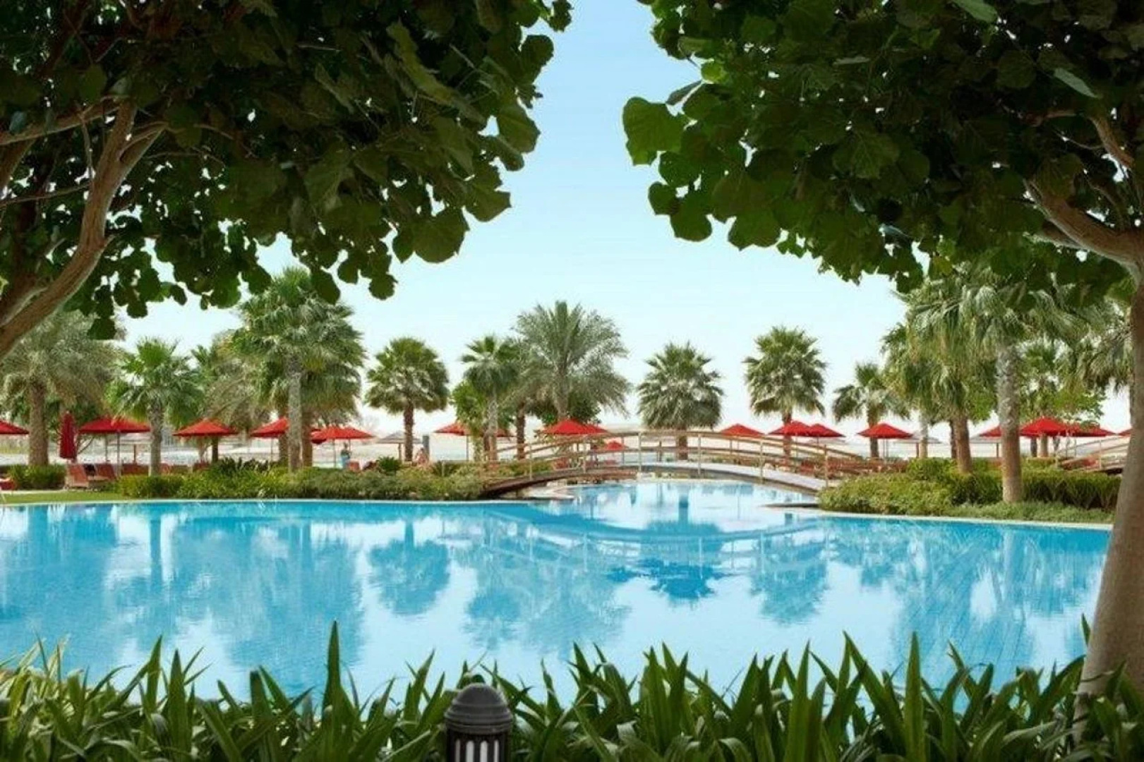 Отель Khalidiya Palace Rayhaan by Rotana 