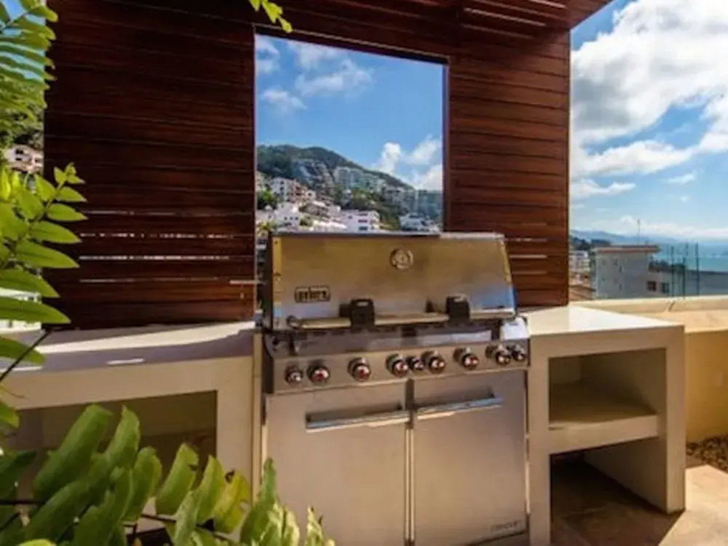 Luxury Condo V177 Romantic Zone