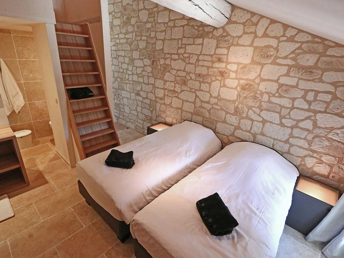Charming Apartment in Villesèque-des-Corbières with Jacuzzi