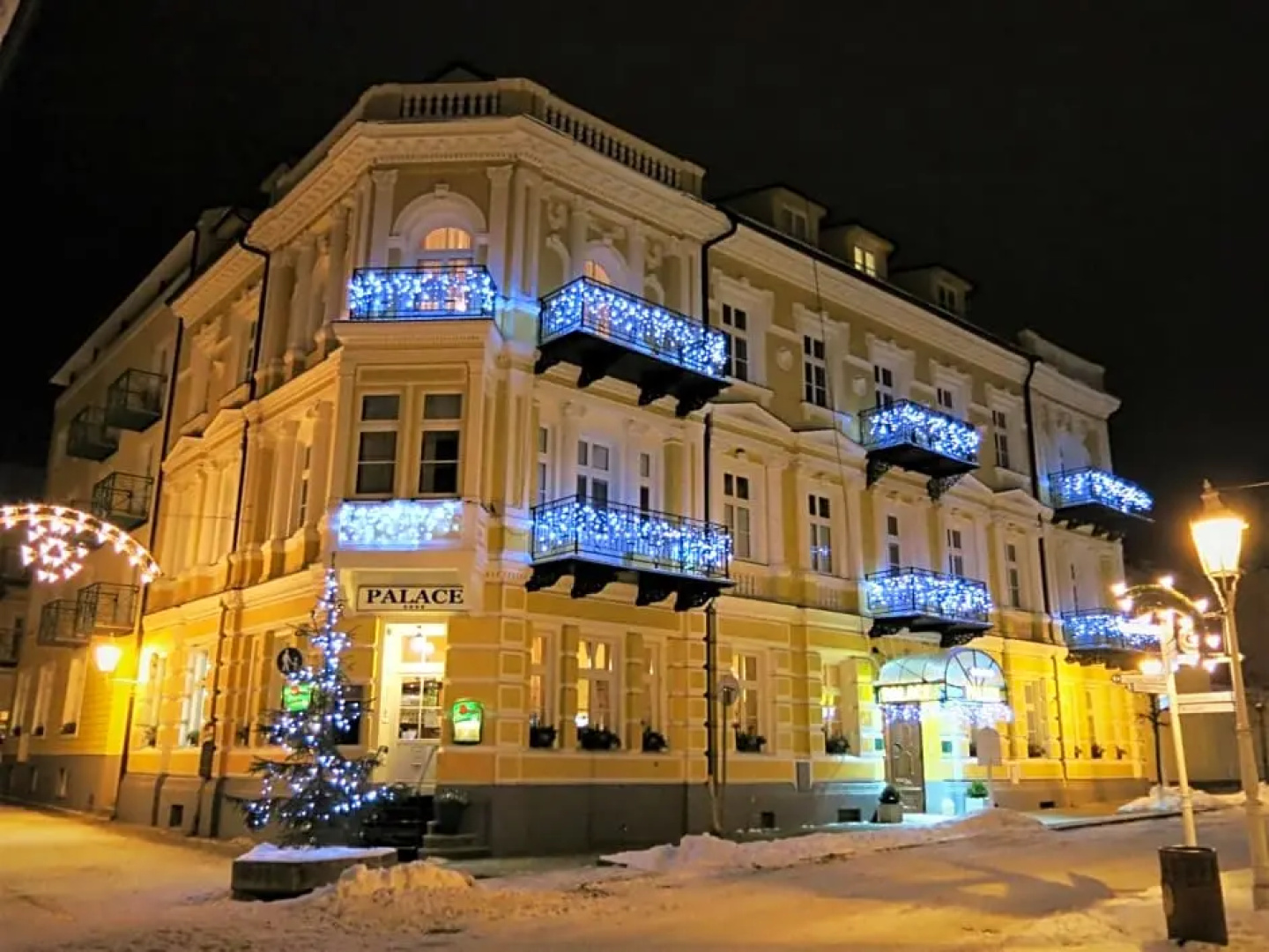 Lazensky Dum Palace