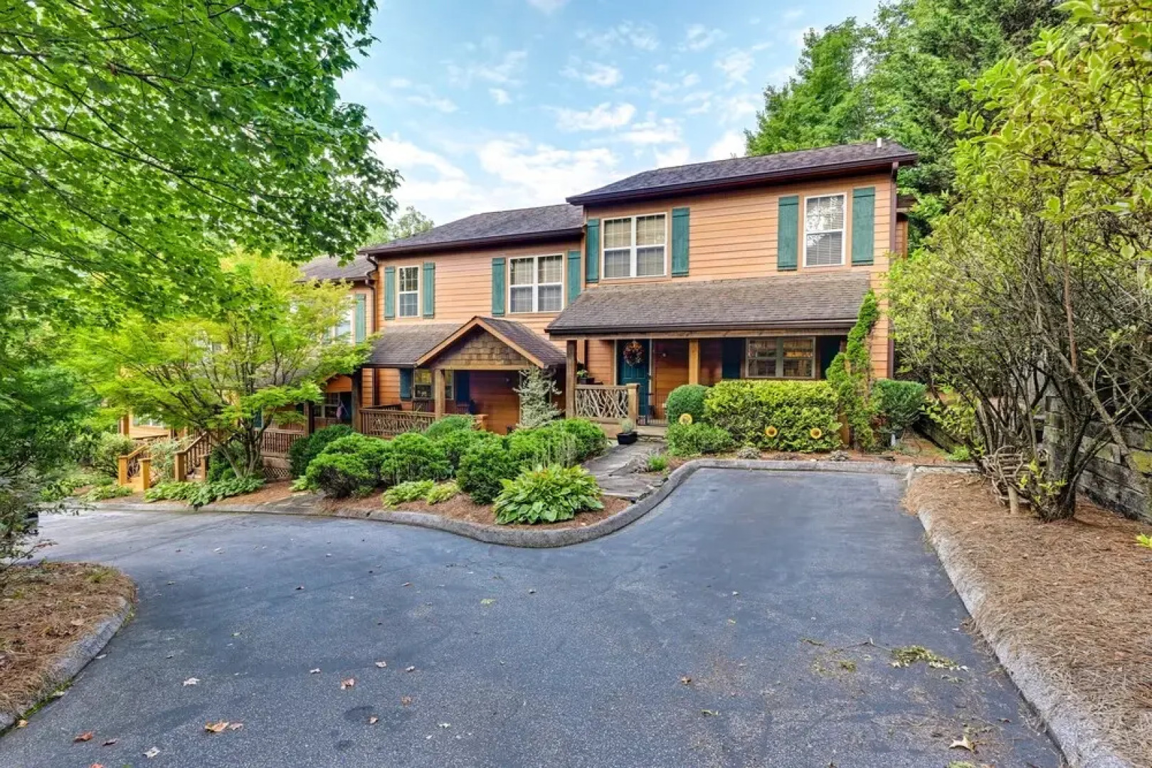 Sapphire Retreat Near Lakes, Trails & Waterfalls!