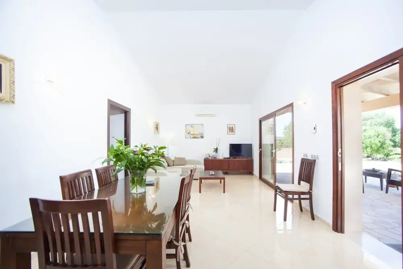 Villa With Pool & Terrace