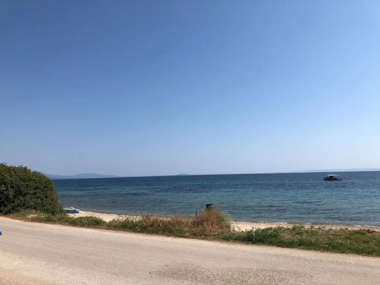 DISTRiCT 01 Beachfront appartment