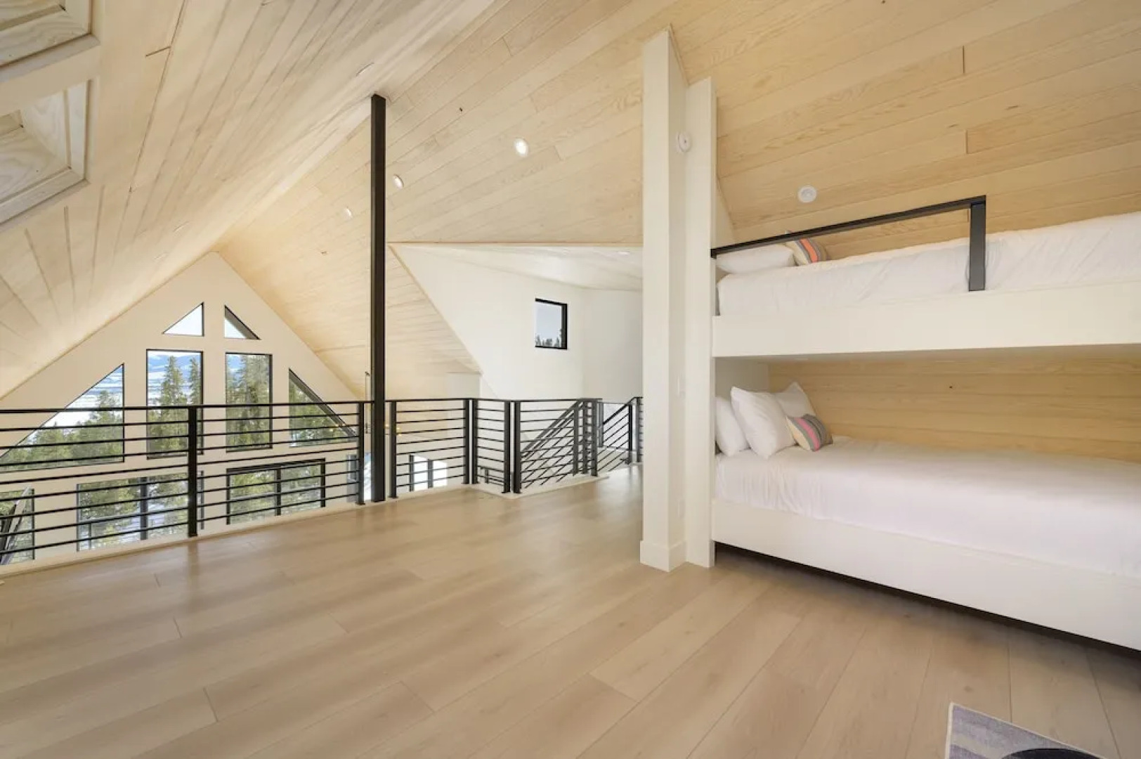 Mountain Vista 3 Bedroom Chalet by RedAwning