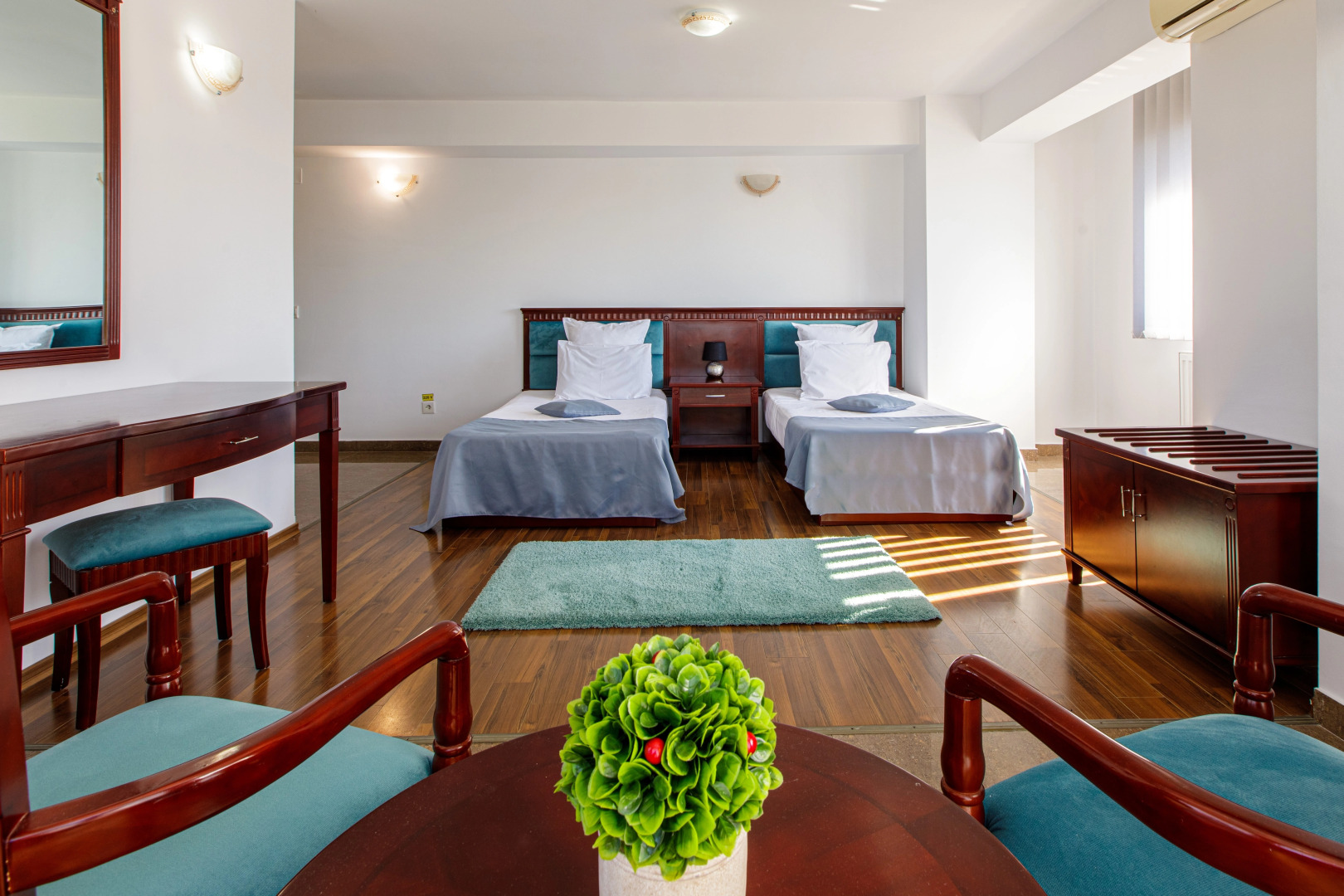 Lira Pacific Aparthotel