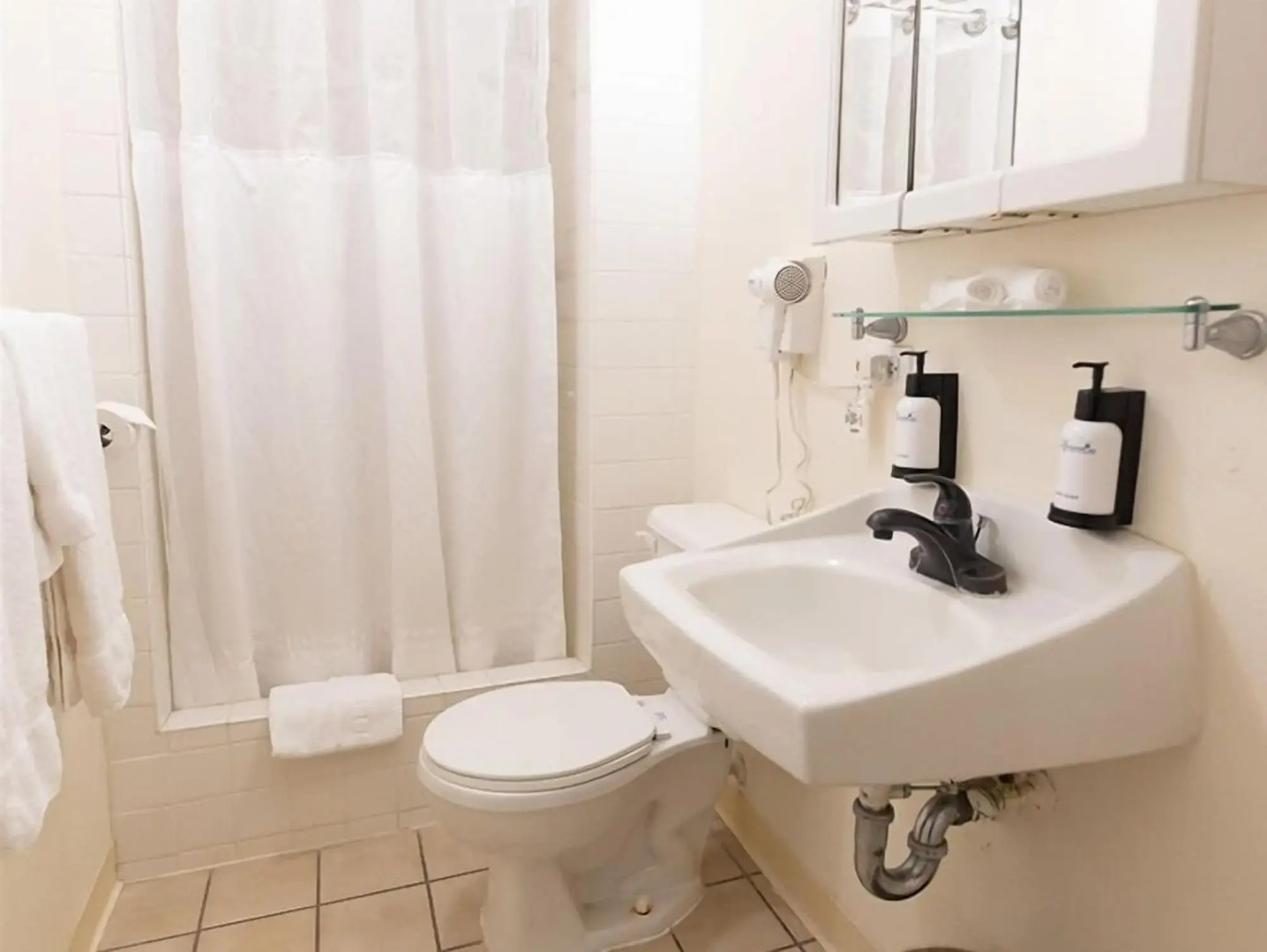 Pacific Marina Inn Airport Hotel