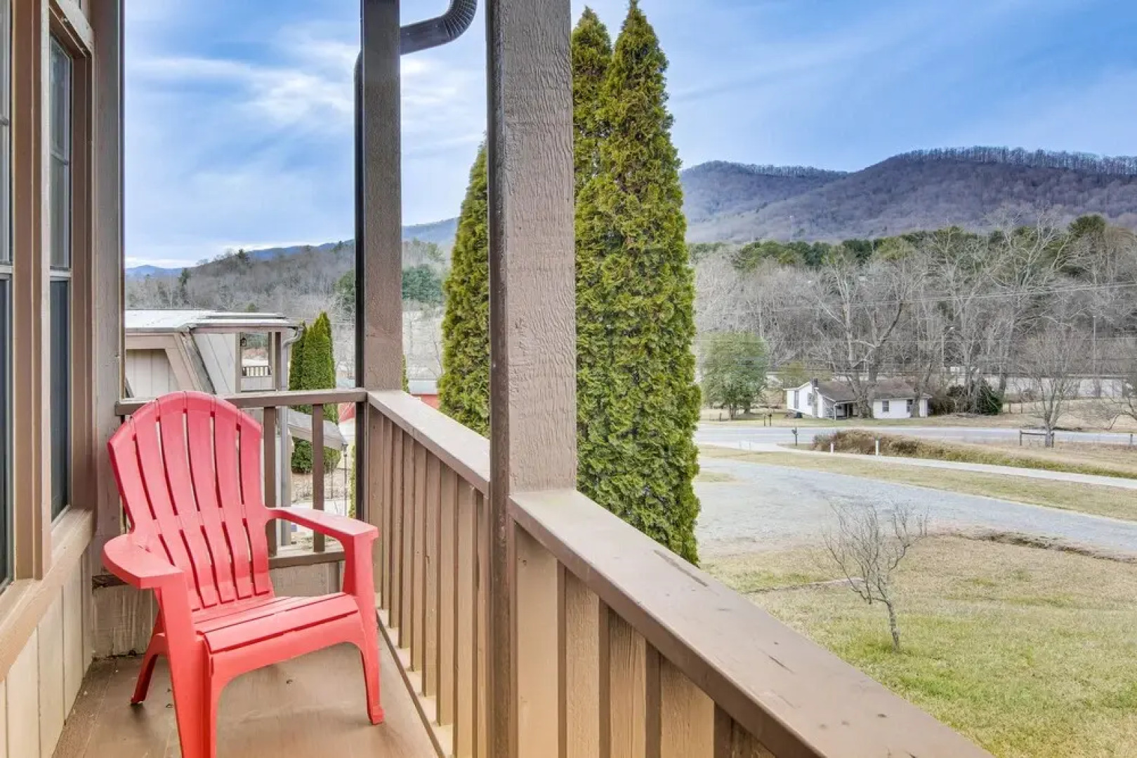 Centrally Located Mills River Townhome w/ Fire Pit