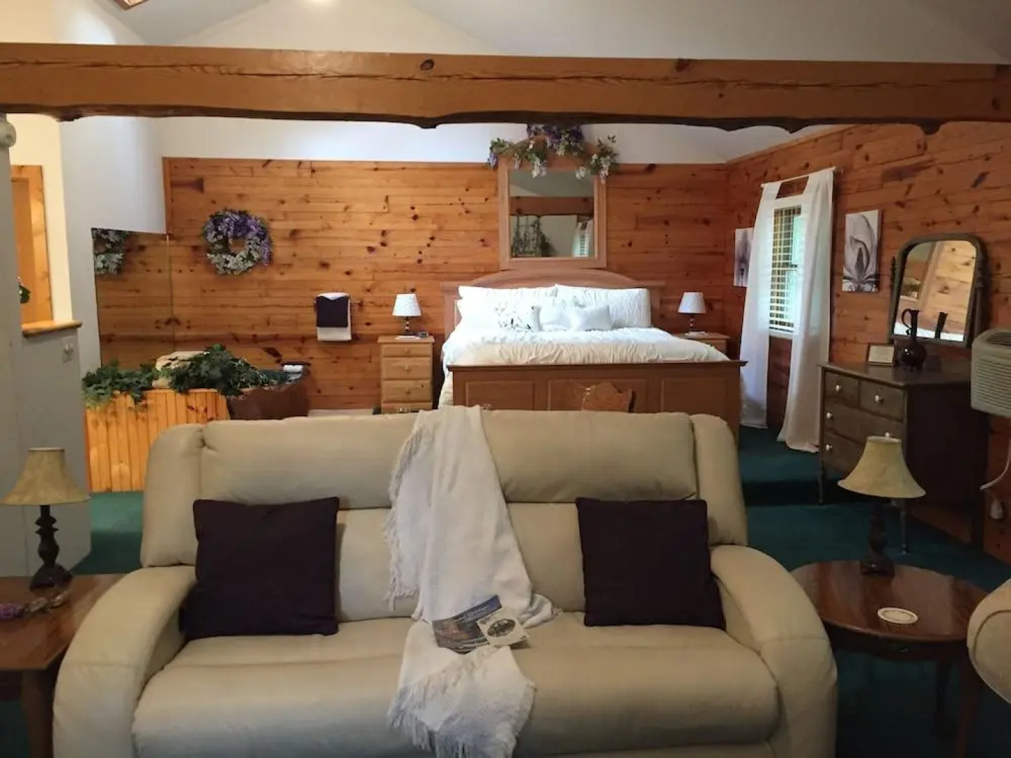 Wisteria Lane Lodging