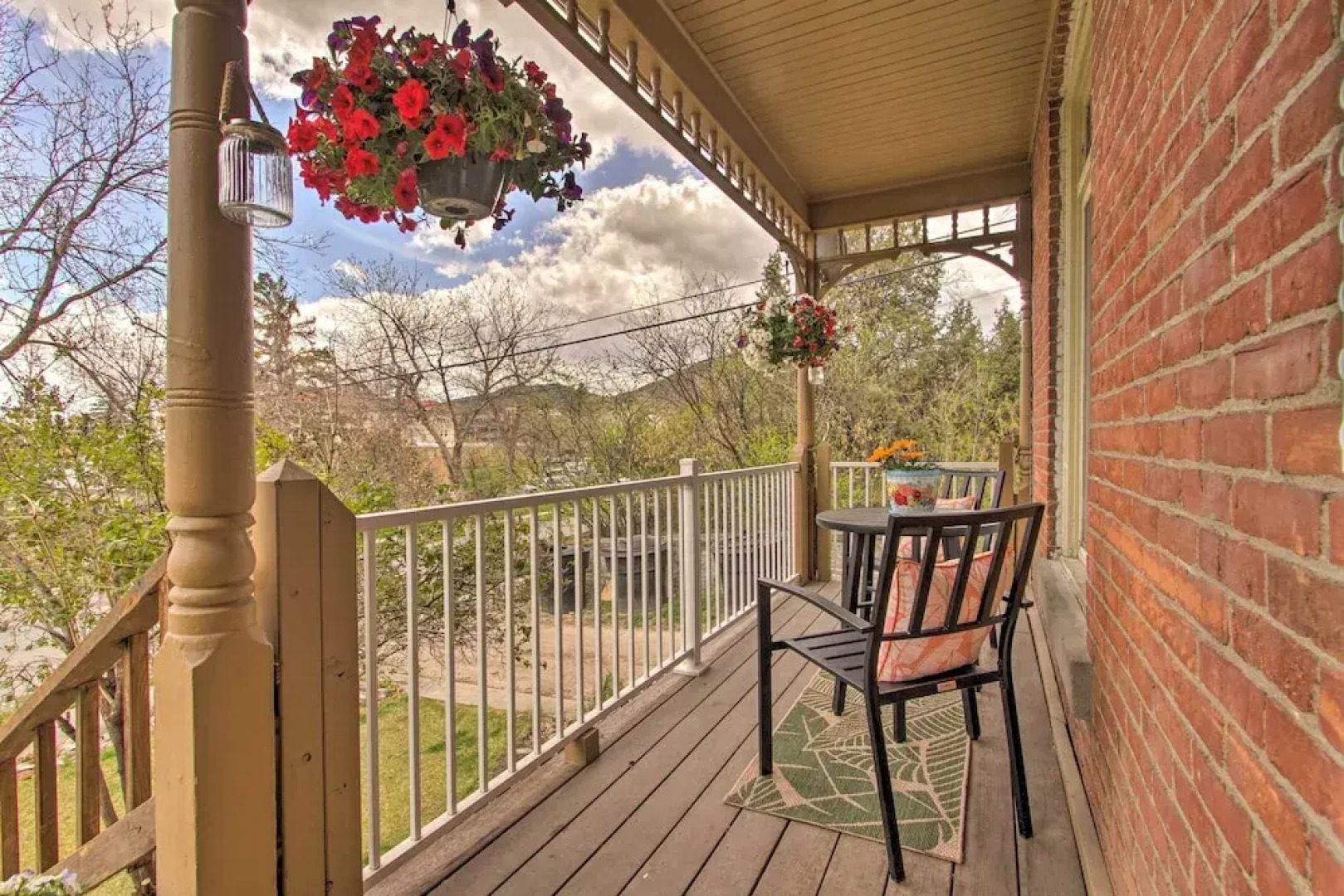 Quaint Helena Apartment - Walkable to Downtown!