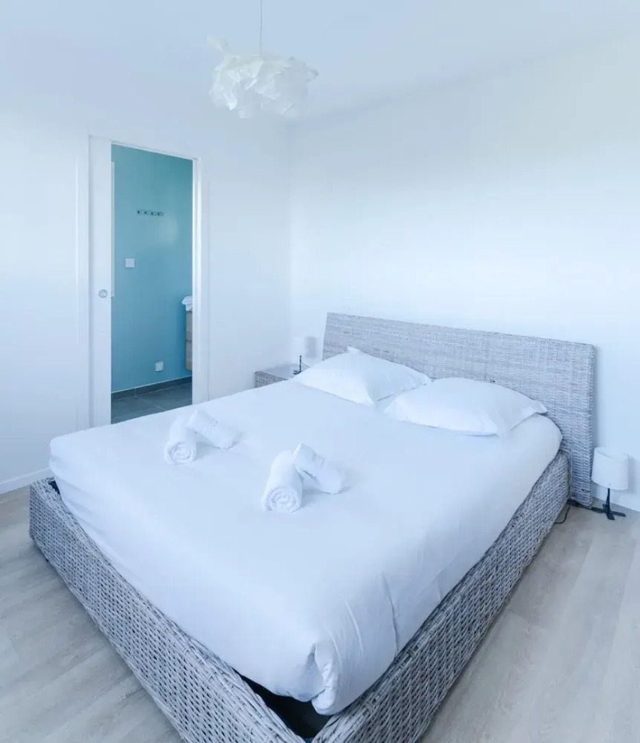 Pretty new House With Small sea View