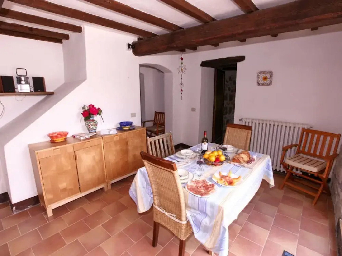Holiday House Overlooking Lake Near Tuscany