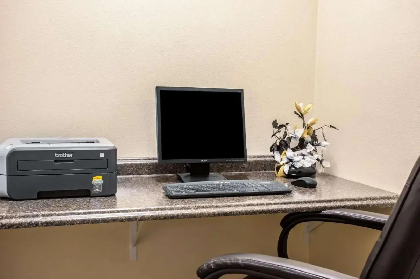 Quality Inn & Suites - 3 Stars