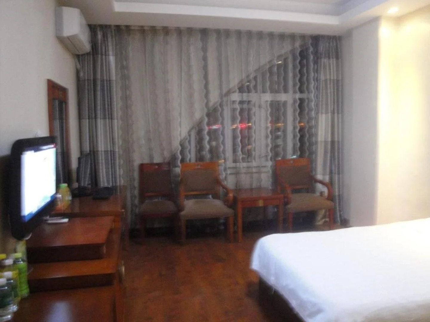 Mudanjiang Wan Zai Business Hotel