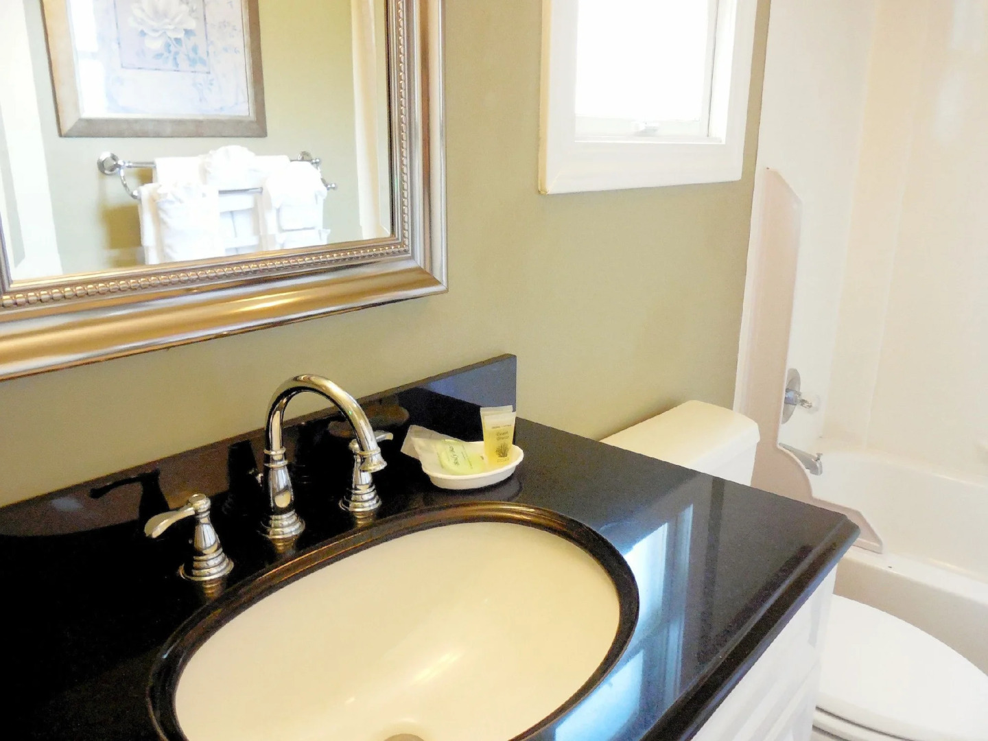 Sea Breeze Inn And Cottages