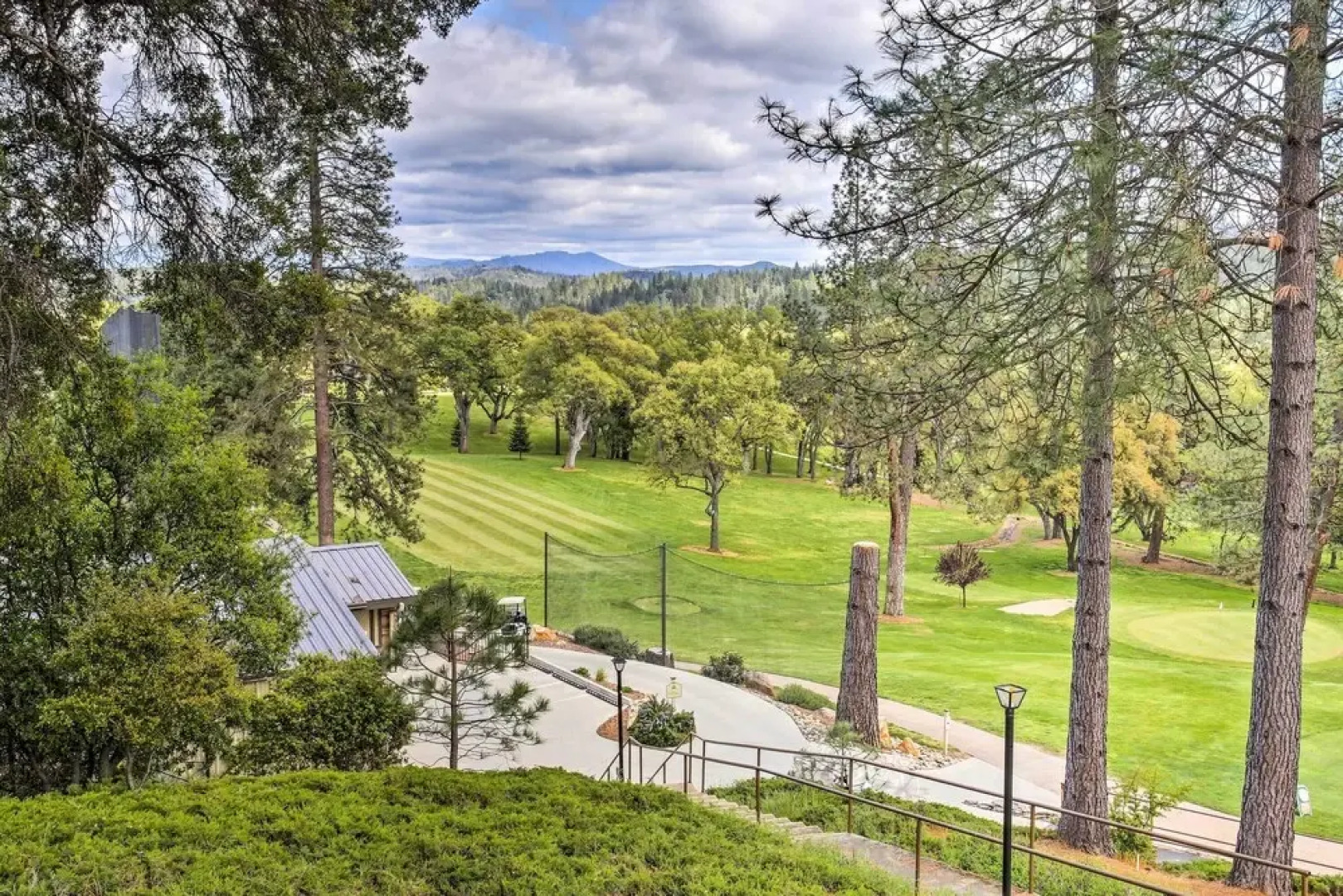 Yosemite Home Base: Community Perks + Lake Access!