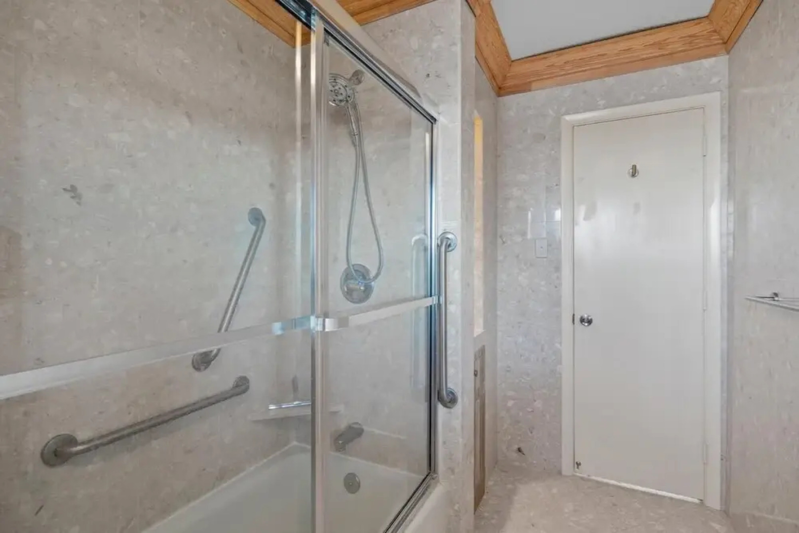 The Green Flash 4 Bedroom Home by RedAwning