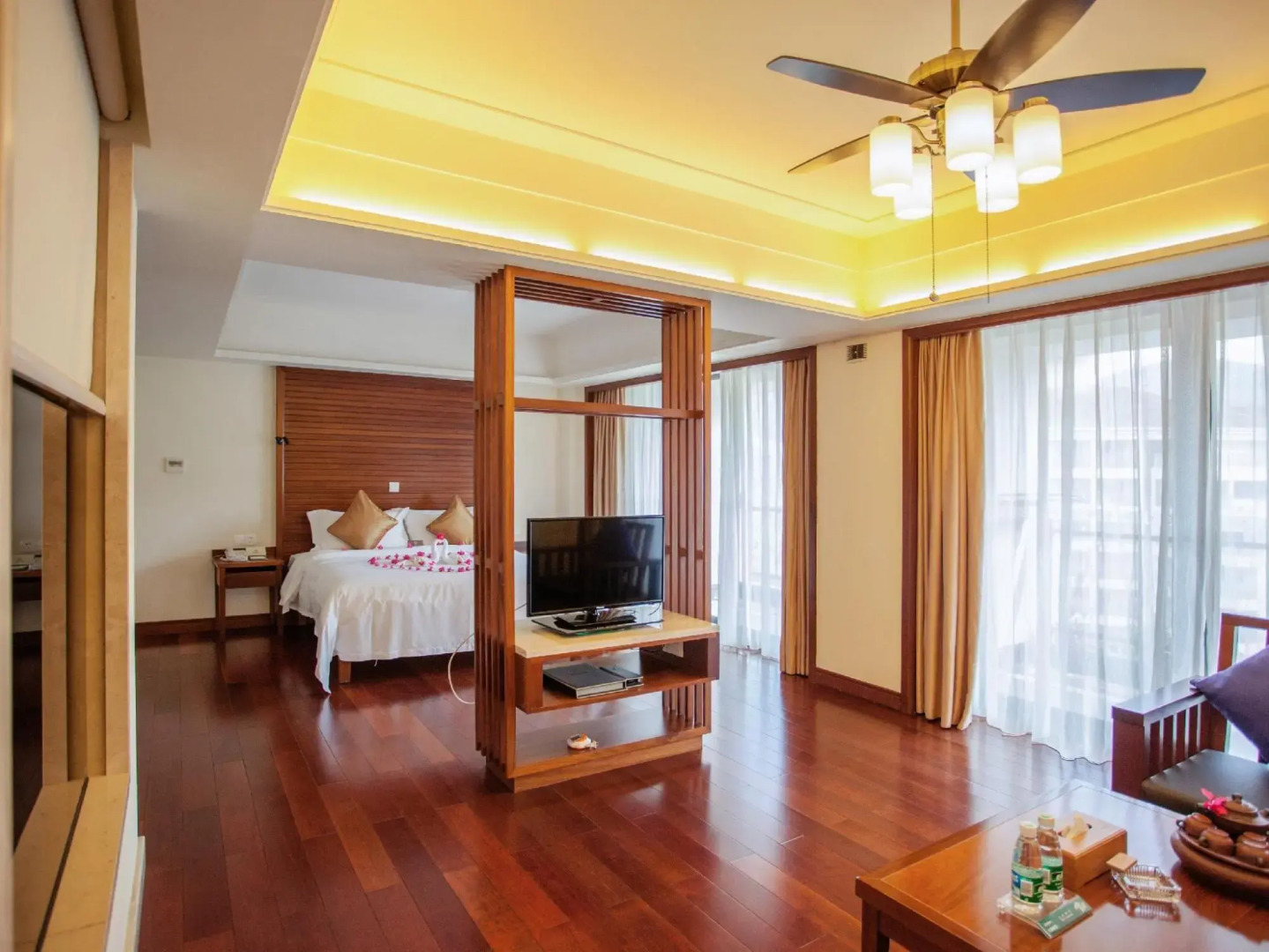 Zhujiang Crystal Hotel