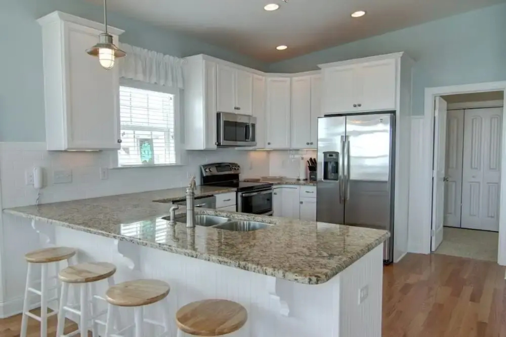 Welcome  4 Bedroom Home by RedAwning