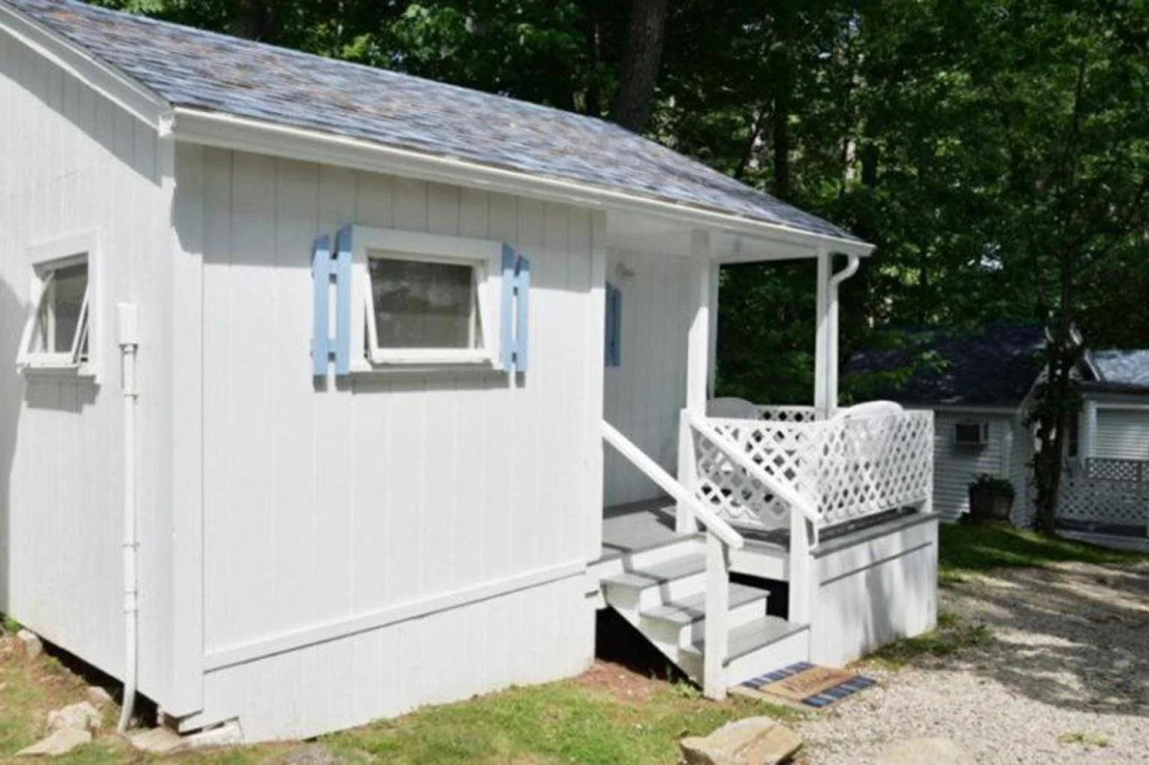 2 River Road Inn and Cottages