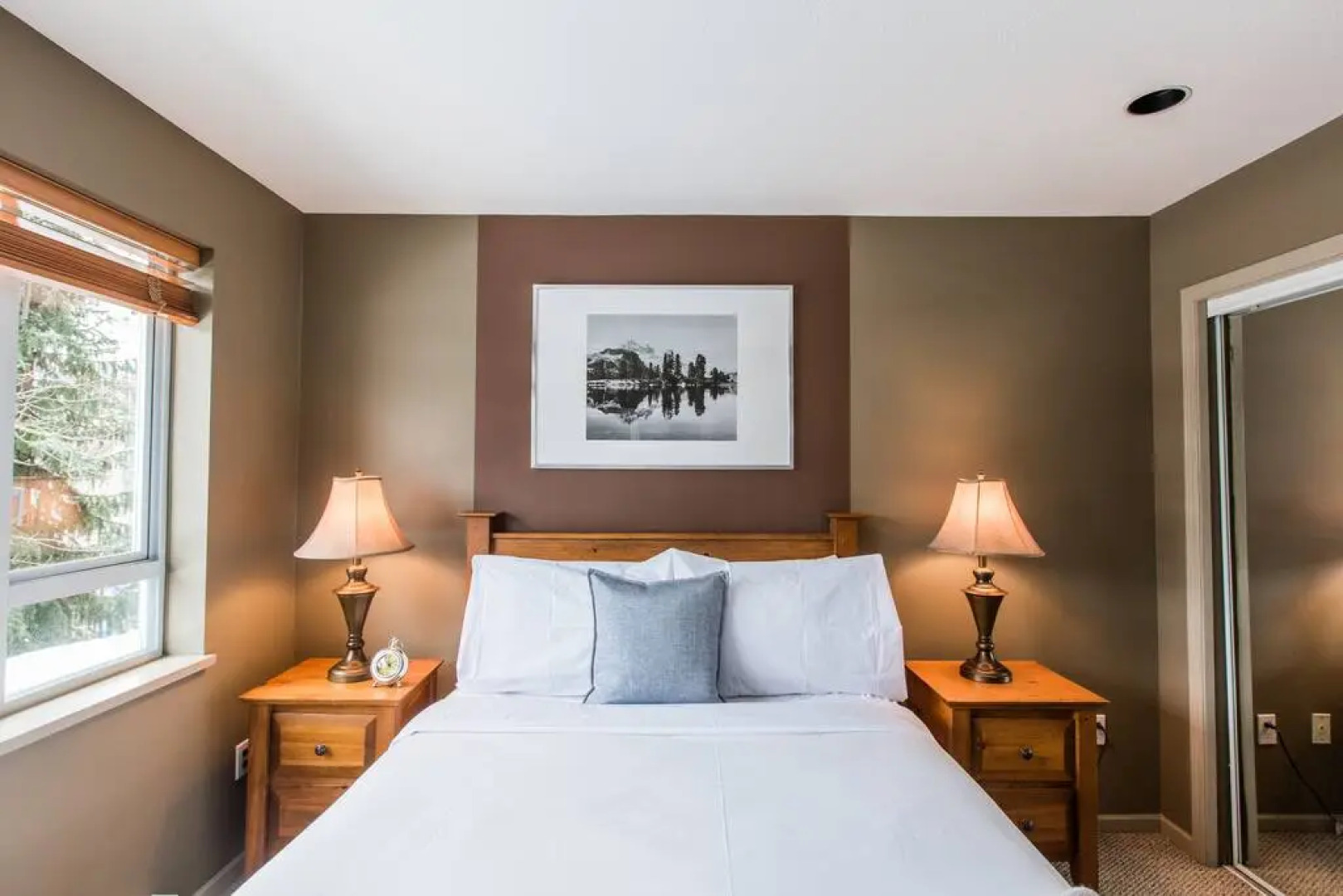 Whistler Village -  Best location - spacious - Village stroll - Walk to lift - bars - restaurants - grocery store - liquor store Deer Lodge 341