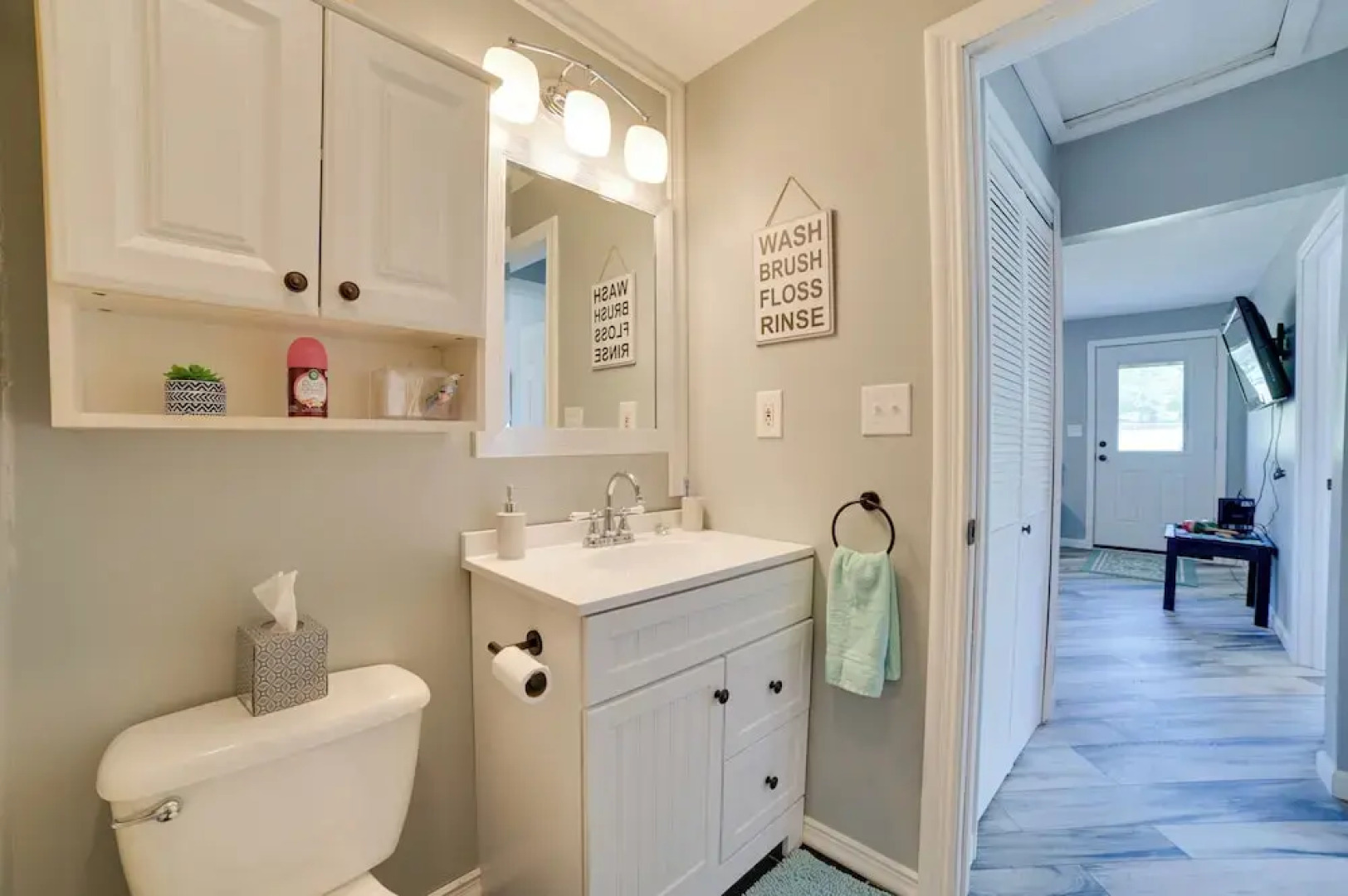 All-season Getaway in Frederic: Bring Your Pets!