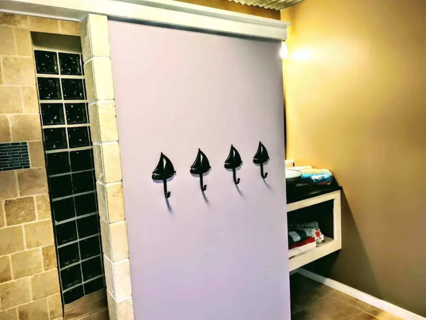 Room-flamingo Room on the Cotee River