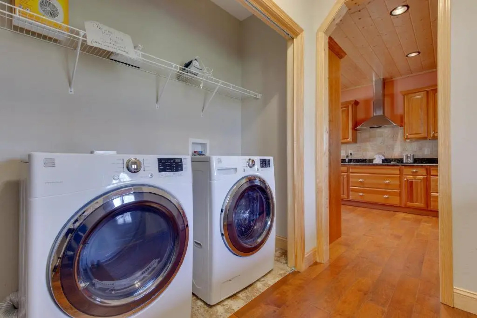 Orchard Hideaway, 3 Bedrooms, Fireplace, WiFi, Gas Grill, Sleeps 6