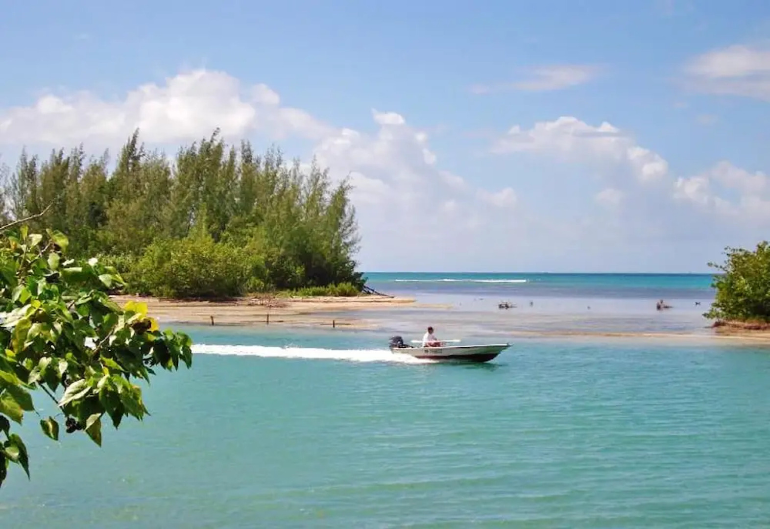 Apartment with 2 Bedrooms in Baie-Mahault, with Pool Access, Furnished Terrace And Wifi - 15 Km From the Beach