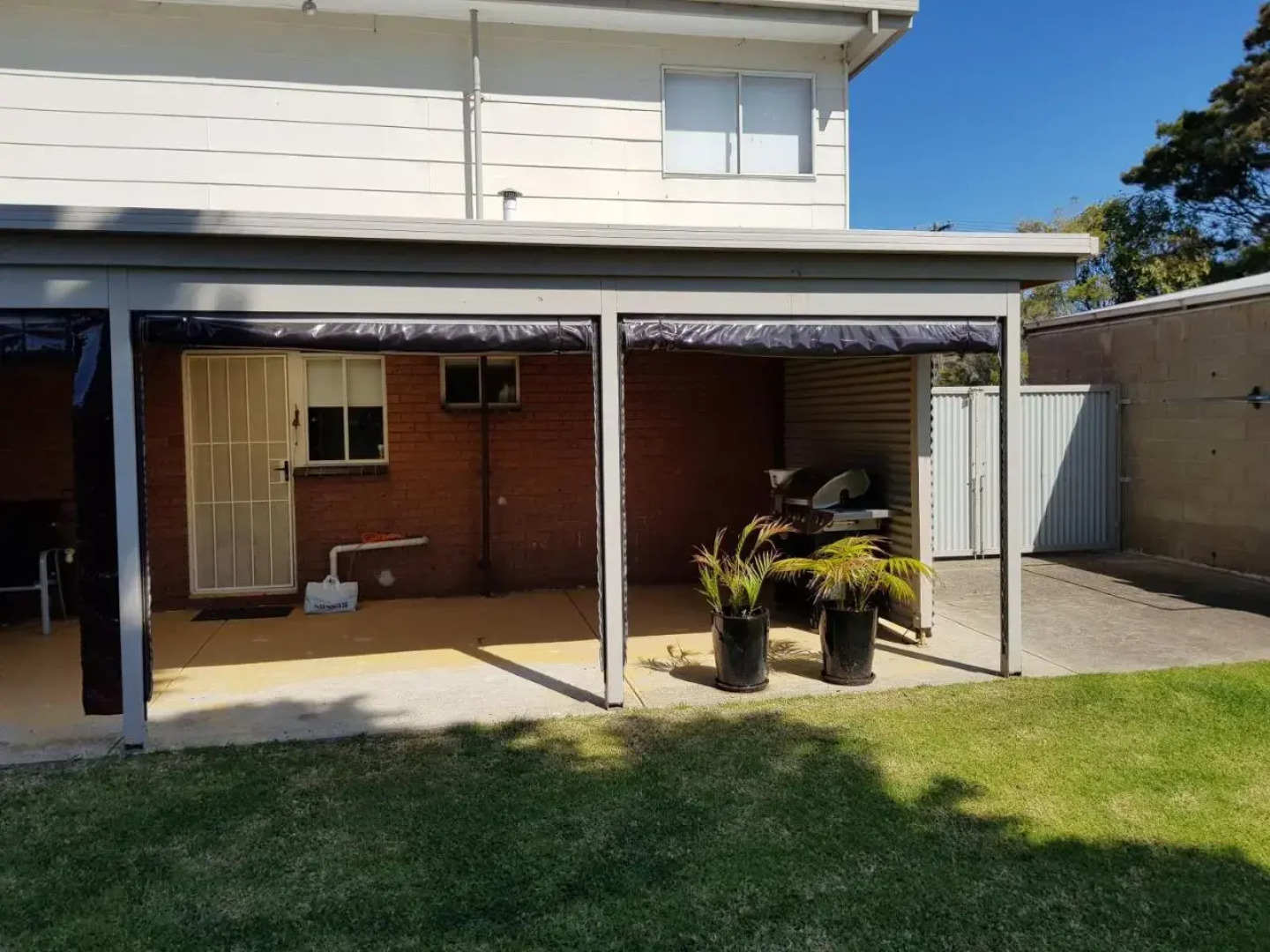 Portarlington beach shack 50 metres to the water